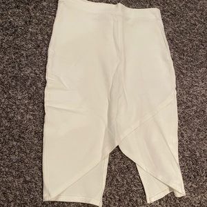 4/$10✨ high waisted slitted pencil skirt